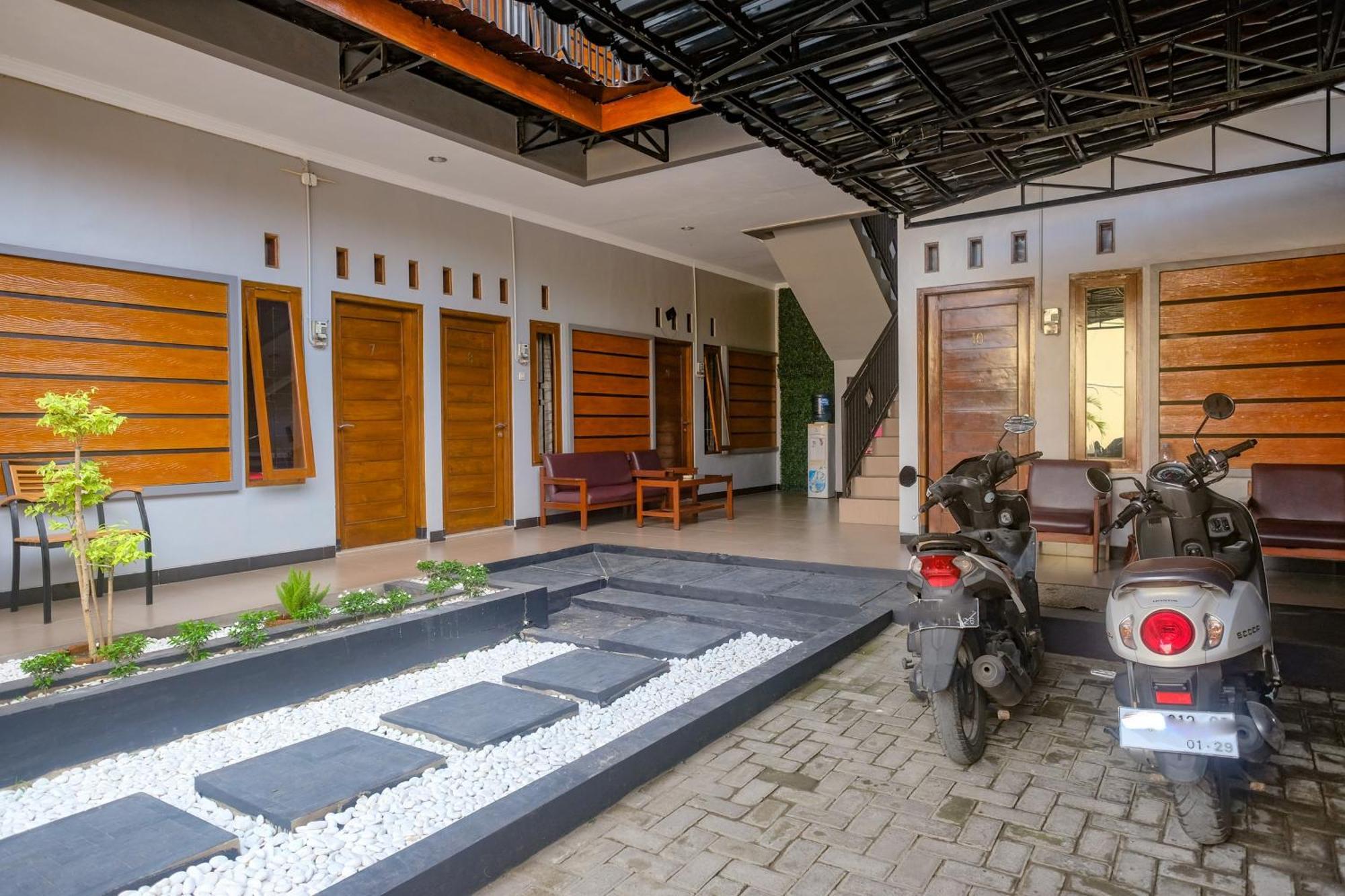 יוגיאקרטה Al Abror Homestay Mandala Krida Mitra Reddoorz מראה חיצוני תמונה